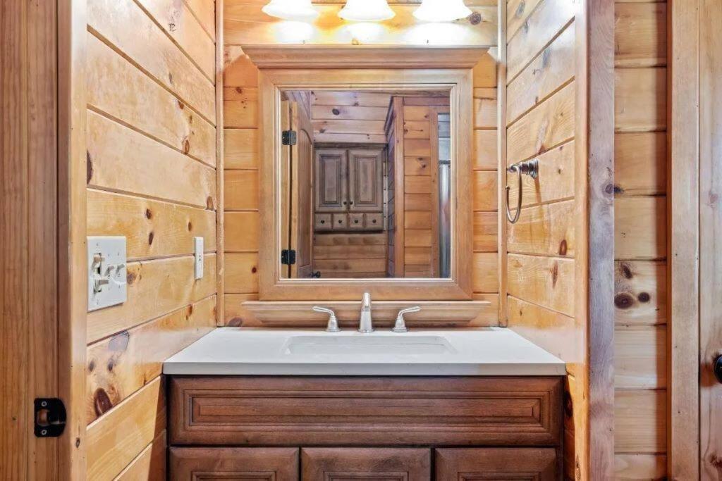 Misty Moonlight, Sleeps 4, Mountain Cabin Apartment Broken Bow Bagian luar foto