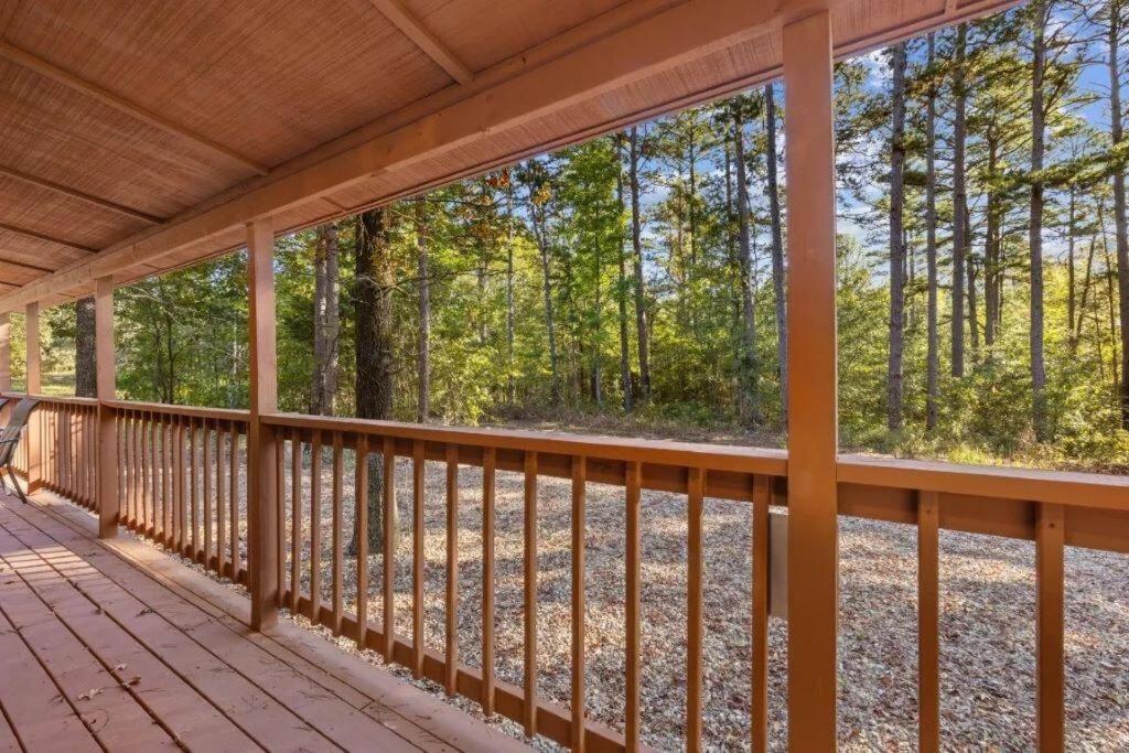 Misty Moonlight, Sleeps 4, Mountain Cabin Apartment Broken Bow Bagian luar foto