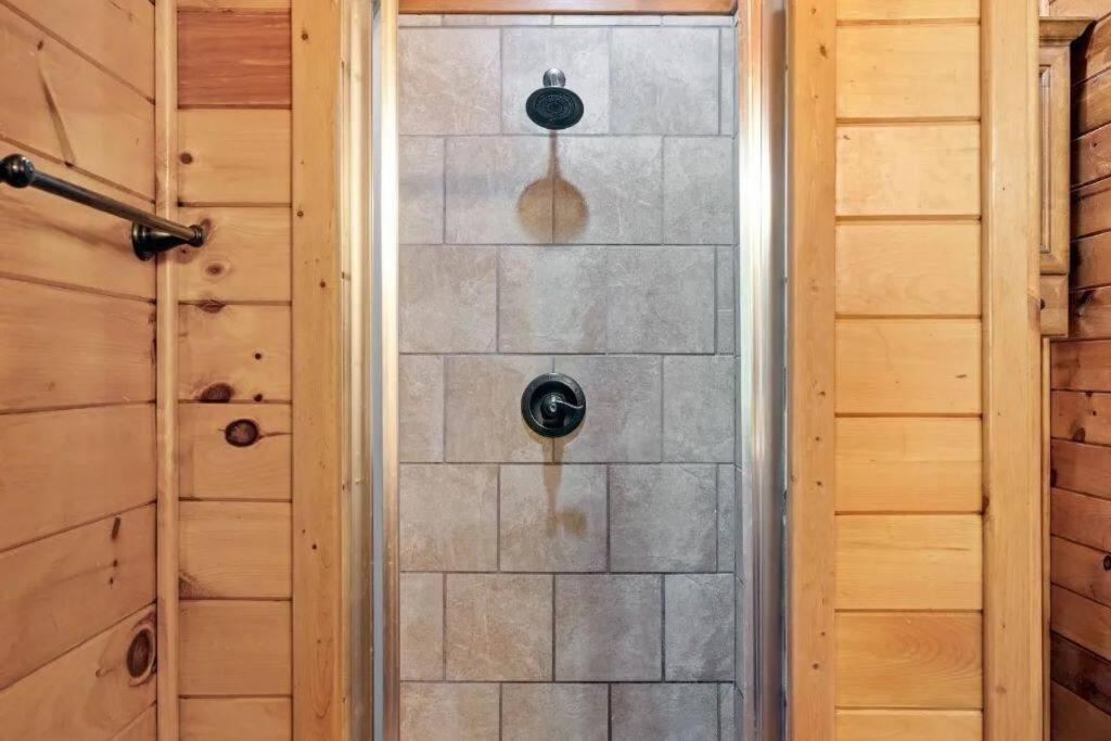 Misty Moonlight, Sleeps 4, Mountain Cabin Apartment Broken Bow Bagian luar foto