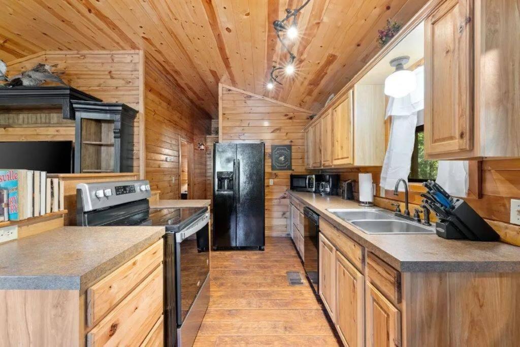 Misty Moonlight, Sleeps 4, Mountain Cabin Apartment Broken Bow Bagian luar foto