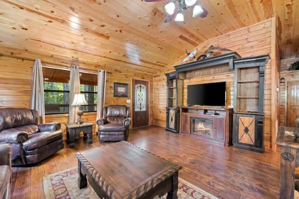 Misty Moonlight, Sleeps 4, Mountain Cabin Apartment Broken Bow Bagian luar foto