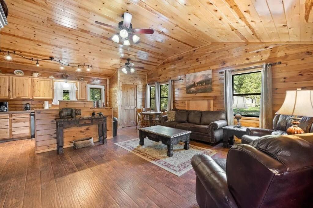 Misty Moonlight, Sleeps 4, Mountain Cabin Apartment Broken Bow Bagian luar foto