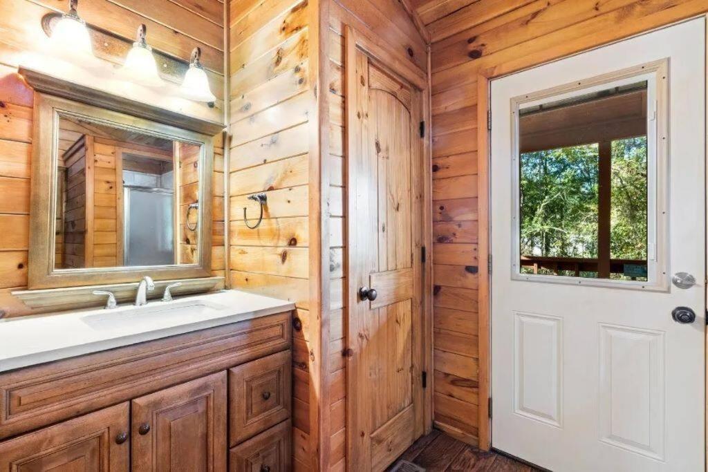 Misty Moonlight, Sleeps 4, Mountain Cabin Apartment Broken Bow Bagian luar foto