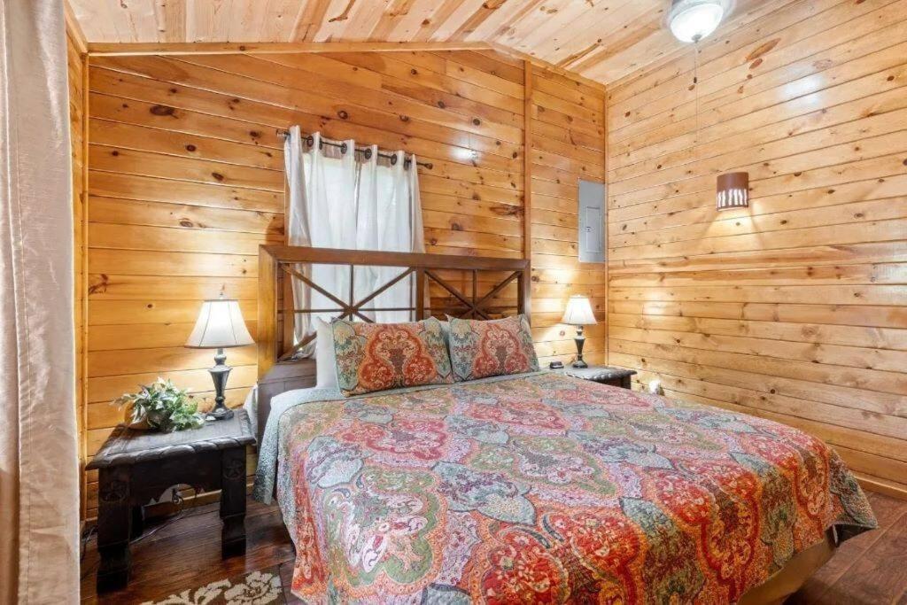 Misty Moonlight, Sleeps 4, Mountain Cabin Apartment Broken Bow Bagian luar foto